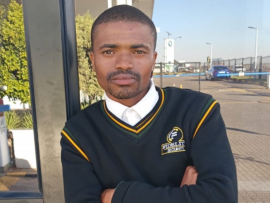 Security Guard's Composure Under Fire: A Lesson in Professionalism and Career Growth
